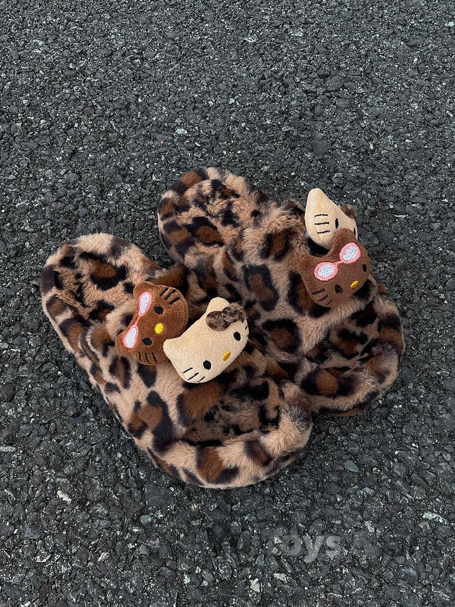 Pantufa Hello Kitty Leopardo