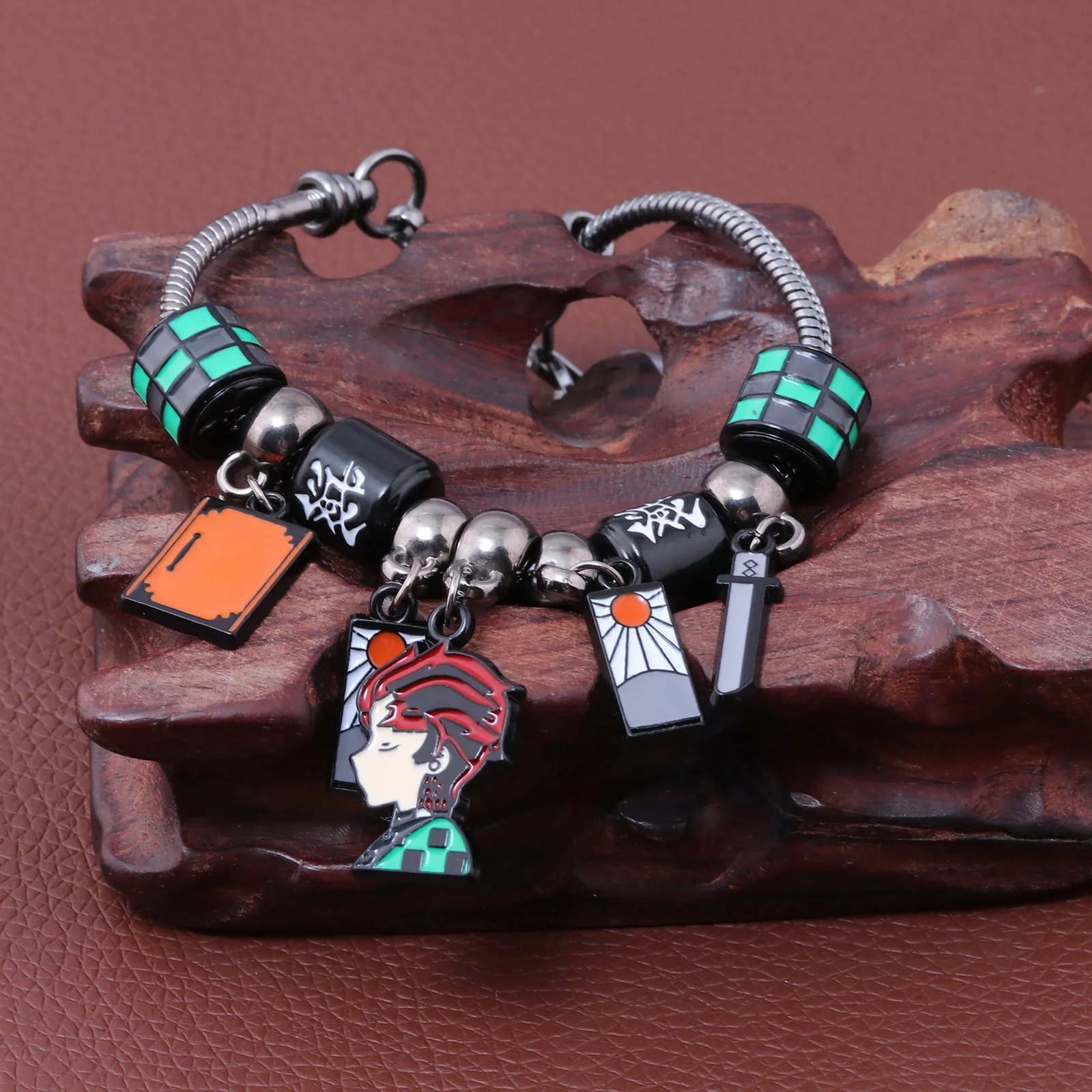 Pulseira com Berloques Demon Slayer