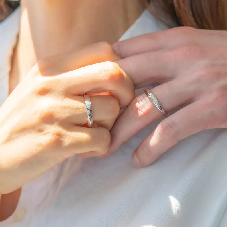 Par de alianças com luz esculpida - I Love you - Prata 925